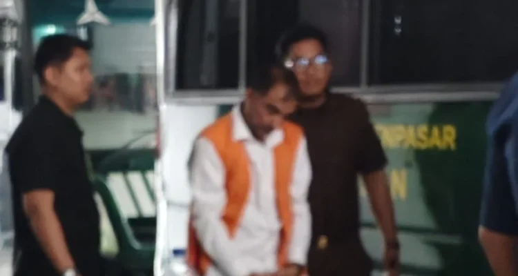 Baath Jarnail Singh, WNA Inggris, kokain 1,4 kg, kokain Bali, narkotika Bali, WNA dituntut 10 tahun, tuntutan 10 tahun penjara, denda Rp1 miliar, Pengadilan Negeri Denpasar, JPU Finna Wulandari, Kejari Denpasar, Polda Bali, kasus narkotika, Narkotika Golongan I, Pasal 609 KUHP.