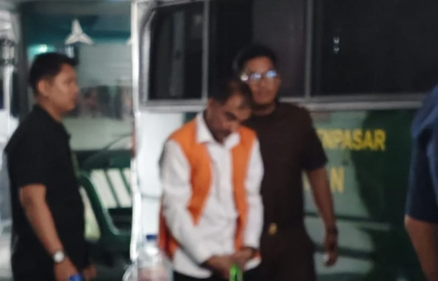 Baath Jarnail Singh, WNA Inggris, kokain 1,4 kg, kokain Bali, narkotika Bali, WNA dituntut 10 tahun, tuntutan 10 tahun penjara, denda Rp1 miliar, Pengadilan Negeri Denpasar, JPU Finna Wulandari, Kejari Denpasar, Polda Bali, kasus narkotika, Narkotika Golongan I, Pasal 609 KUHP.