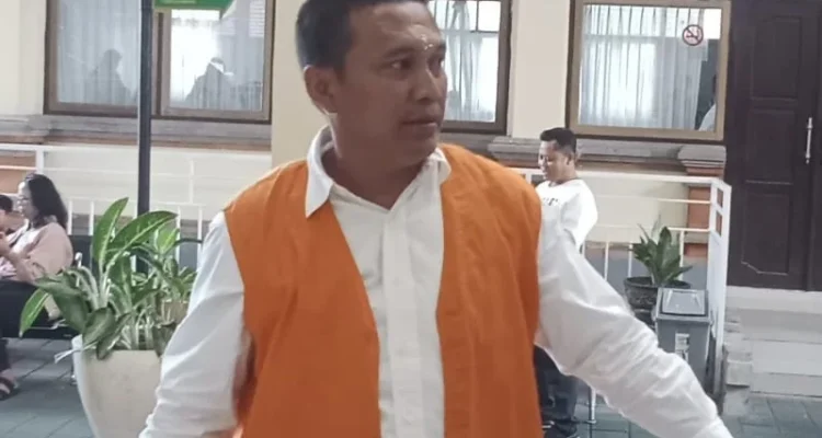 Putu Gede Atmaja, sabu 49,94 gram, mantan narapidana, narkotika, PN Denpasar, sidang dakwaan, JPU Ida Ayu Ketut Sulasmi, Polda Bali, Direktorat Reserse Narkoba Polda Bali, Aditya alias Arap, DPO, perantara jual beli narkotika, kasus narkoba Bali