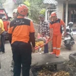 Sukerti, Terperosok Jurang, Tim SAR, SAR Gabungan, Evakuasi, BPBD Buleleng, Desa Sudaji, Desa Silangjana, Kecamatan Sukasada, Pura Puncak Cemara Geseng, Buleleng Emergency Service, RSUD Buleleng, Bali, Berita Buleleng