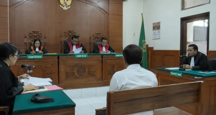 I Nyoman Mindra, PN Denpasar, Penganiayaan, Penusukan, Tuan Rumah, Vonis 1 Tahun, Tuntutan Jaksa, Sidang Pengadilan, Pengadilan Negeri Denpasar, Kasus Kriminal, Kasus Hukum, Denpasar, Bali, KUHP, Berita Hukum, Kriminal Bali