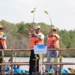 Gubernur Bali Wayan Koster, gerakan tanam mangrove, mangrove Bali, Hari Mangrove Sedunia 2026, ekosistem pesisir, pelestarian mangrove, Tahura Ngurah Rai, Batu Lumbang, Nangun Sat Kerthi Loka Bali, Menteri Lingkungan Hidup, Sakti Wahyu Trenggono