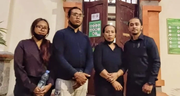 PN Denpasar, penganiayaan, ibu tiri, AAP, AABAW, NMS, kotak perhiasan, dugaan kekerasan, sidang penganiayaan, JPU Ni Putu Trisna Dewi, Kuta Badung, kasus penganiayaan, hukum pidana, persidangan Denpasar