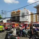 Kebakaran gedung rumah sakit, kebakaran Sesetan, Jalan Raya Sesetan, Denpasar Selatan, pekerja proyek, pekerja terjebak asap, lantai enam, pemadam kebakaran Denpasar, Damkar Denpasar, RSUP Prof Ngoerah, evakuasi pekerja, I Wayan Karma, Polresta Denpasar, penyebab kebakaran, kebakaran gedung.