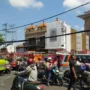 Kebakaran gedung rumah sakit, kebakaran Sesetan, Jalan Raya Sesetan, Denpasar Selatan, pekerja proyek, pekerja terjebak asap, lantai enam, pemadam kebakaran Denpasar, Damkar Denpasar, RSUP Prof Ngoerah, evakuasi pekerja, I Wayan Karma, Polresta Denpasar, penyebab kebakaran, kebakaran gedung.