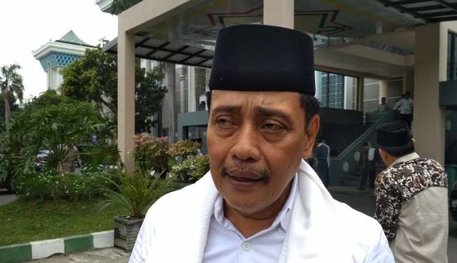 ketua-nu-jatim-hasan-mutawakkil-alallah-di-masjid-al-akbar-surabaya-min