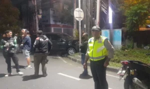 Kecelakaan Renon, kecelakaan lalu lintas Denpasar, kecelakaan Jalan Raya Puputan, kecelakaan Jalan Kusuma Atmaja, Pick Up DK 8836 KI, Toyota Avanza DK 1641 ABI, empat korban luka, Polresta Denpasar, Polsek Denpasar Timur, Satlantas Polresta Denpasar, kecelakaan Denpasar,