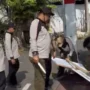 Satpol PP Denpasar, penertiban alat peraga, baliho, spanduk, banner, umbul-umbul, pamflet, papan nama, fasilitas umum, Kota Denpasar, Jalan Hayam Wuruk, Jalan Raya Puputan, GARBASITA, ketertiban umum, kebersihan kota.