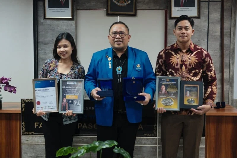 Yuli Utomo, Advokat Yuli Utomo, Mahasiswa Teladan Unwar, Universitas Warmadewa, Pascasarjana Universitas Warmadewa, Doktor Ilmu Hukum, Conference Future Education 2026, Bangkok Thailand, The Best Social Media Ambassador, The Presenter, prestasi internasional, penghargaan mahasiswa teladan, Rotary Club Bali Denpasar