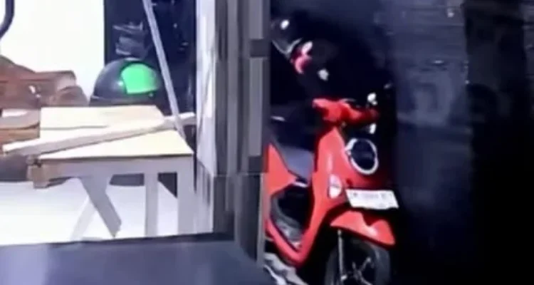 pencurian motor, Honda Scoopy, Jimbaran, Kuta Selatan, Badung, motor hilang, pencurian sepeda motor, Polsek Kuta Selatan, Polresta Denpasar, CCTV, Suryati.