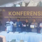WN India, penyelundupan ganja, ganja 10 kilogram, ganja Bali, Bea Cukai Ngurah Rai, Bandara Ngurah Rai, Polres Kawasan Bandara Ngurah Rai, Satresnarkoba, narkotika Bali, penyelundupan narkoba, ganja Thailand, narkoba dalam koper, wisatawan India, AR, PC,