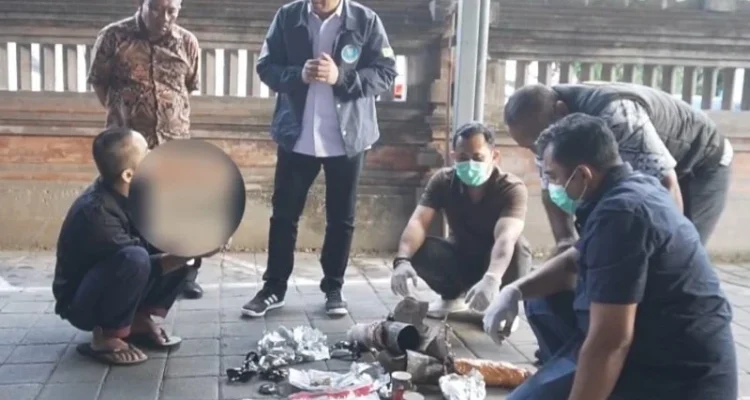 BNN Bali, narkotika Bali, etomidate, ganja 11,12 gram, ekstasi 64,5 butir, happy water, paket narkotika, knalpot sepeda motor, controlled delivery, Denpasar, Denpasar Selatan, Jalan Taman Pancing, BNN Provinsi Bali, peredaran narkoba,