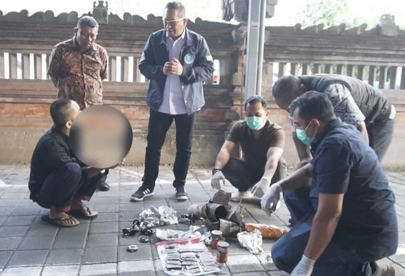 BNN Bali, narkotika Bali, etomidate, ganja 11,12 gram, ekstasi 64,5 butir, happy water, paket narkotika, knalpot sepeda motor, controlled delivery, Denpasar, Denpasar Selatan, Jalan Taman Pancing, BNN Provinsi Bali, peredaran narkoba,