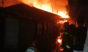 Kebakaran kos Denpasar, kebakaran Malboro XIV, Pemecutan Klod, Denpasar Barat, kos terbakar, kompor menyala, kebakaran rumah kos, Polresta Denpasar, Damkar Denpasar, kebakaran Bali