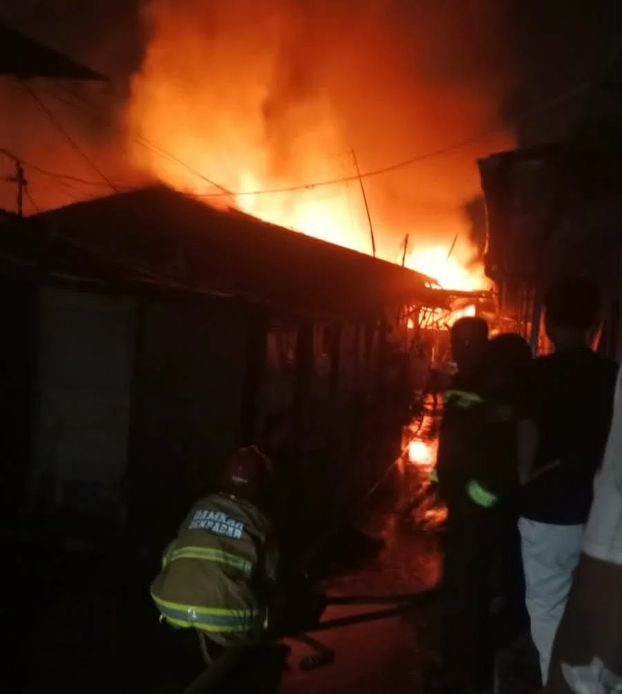 Kebakaran kos Denpasar, kebakaran Malboro XIV, Pemecutan Klod, Denpasar Barat, kos terbakar, kompor menyala, kebakaran rumah kos, Polresta Denpasar, Damkar Denpasar, kebakaran Bali