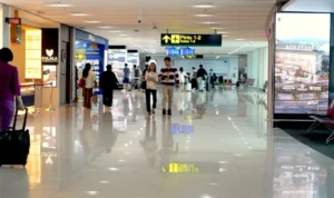 Bandara Ngurah Rai, wisatawan mancanegara, wisman Bali, Australia, pariwisata Bali, kunjungan wisatawan, Imigrasi Ngurah Rai, Bandara Bali, wisatawan Australia, konektivitas Bali.