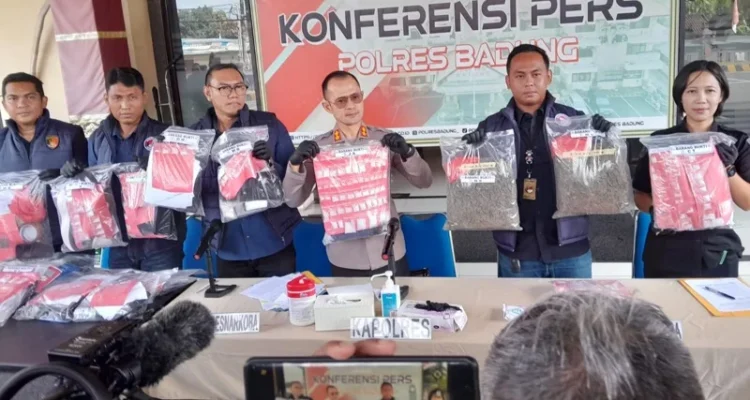 Polres Badung, kasus narkoba Badung, pengungkapan narkotika, 22 tersangka, ganja 1,99 kg, sabu, ekstasi, tembakau sintetis, AKBP Joseph Edward Purba, Satresnarkoba Polres Badung, Kuta Utara, narkoba Bali.
