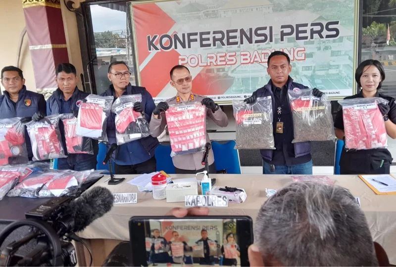 Polres Badung, kasus narkoba Badung, pengungkapan narkotika, 22 tersangka, ganja 1,99 kg, sabu, ekstasi, tembakau sintetis, AKBP Joseph Edward Purba, Satresnarkoba Polres Badung, Kuta Utara, narkoba Bali.