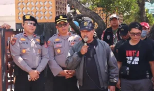 IMG_0603 PT Angkasa Pura Support, PT APS, PHK karyawan, enam karyawan kena PHK, demo pekerja Bali, FSPM Regional Bali, aksi buruh Denpasar, LBH Bali, perselisihan ketenagakerjaan, hak pekerja, Jalan Bypass Ngurah Rai, Polresta Denpasar, Polda Bali.