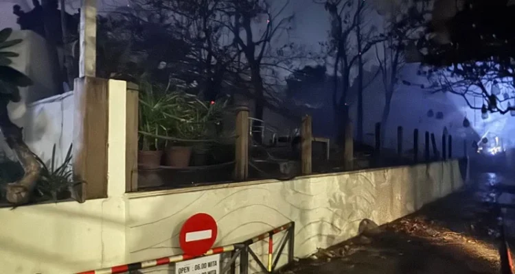 Kebakaran Seminyak, Chez Gado-Gado Restaurant, kebakaran Badung, Jalan Camplung Tanduk, Kuta Badung, restoran terbakar, kebakaran Bali, Damkar Badung, Polsek Kuta, Puslabfor Polda Bali.
