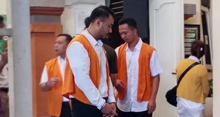 anggota Komcad, Komando Cadangan TNI AD, senjata api ilegal, pistol rakitan, jual beli senjata api, Pengadilan Negeri Denpasar, Akhmad Soleh Ricardo, Mhd Harold Patrick, Muhammad Tegar Khadafi, vonis penjara, perkara senpi ilegal, Polresta Denpasar, pistol SIG Sauer