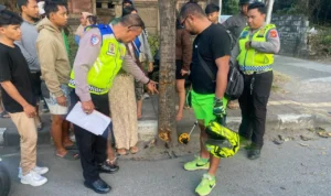 Kecelakaan maut, kecelakaan tunggal, pengendara Scoopy tewas, Bypass Ngurah Rai, Denpasar Timur, Kesiman Kertalangu, Satlantas Polresta Denpasar, olah TKP, kecelakaan motor, Honda Scoopy, korban tewas, kecelakaan lalu lintas, Bali, Citizen Bali.