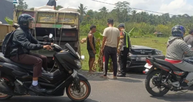 kecelakaan Sangeh, kecelakaan Badung, Jalan Raya Sangeh, Abiansemal, Honda Brio, Mitsubishi Truck, Laka Lantas Polres Badung