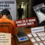 Buruh harian lepas, Pandeglang, Denpasar, PN Denpasar, narkotika, sabu, 29,21 gram, 34,46 gram bruto, Polda Bali, jaringan narkotika, sistem tempelan, Pasal 114 ayat (2), UU Narkotika, terdakwa narkotika, Bali.