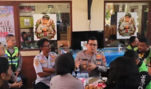 Ngopi Kamtibmas, Kapolresta Denpasar, Kombes Pol Leonardo Simatupang, komunitas ojol, ojek online, Kamtibmas, keselamatan lalu lintas, Polresta Denpasar, Denpasar, Patroli, layanan 110, tertib lalu lintas, penerangan jalan, Bali.