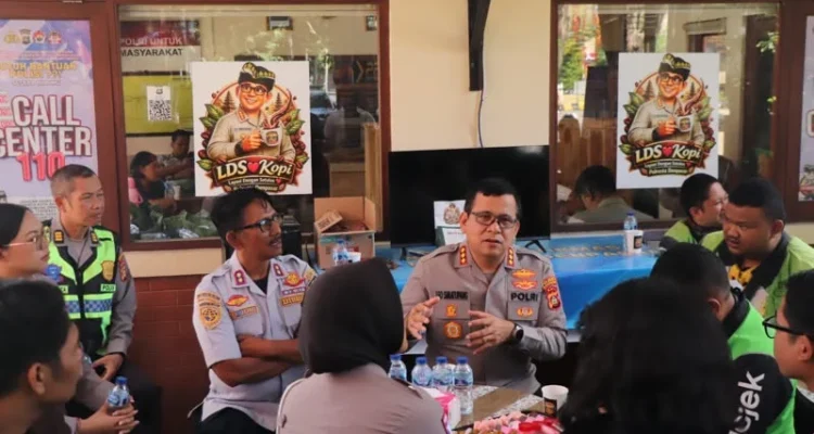 Ngopi Kamtibmas, Kapolresta Denpasar, Kombes Pol Leonardo Simatupang, komunitas ojol, ojek online, Kamtibmas, keselamatan lalu lintas, Polresta Denpasar, Denpasar, Patroli, layanan 110, tertib lalu lintas, penerangan jalan, Bali.