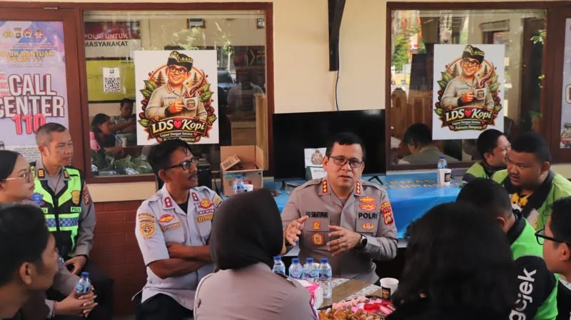 Ngopi Kamtibmas, Kapolresta Denpasar, Kombes Pol Leonardo Simatupang, komunitas ojol, ojek online, Kamtibmas, keselamatan lalu lintas, Polresta Denpasar, Denpasar, Patroli, layanan 110, tertib lalu lintas, penerangan jalan, Bali.