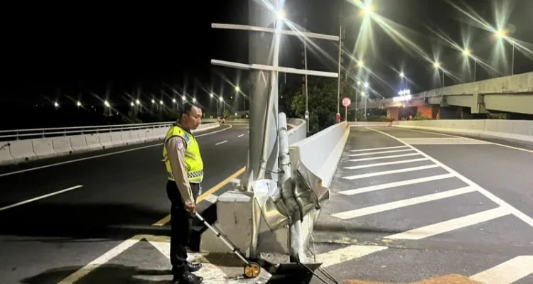 Kecelakaan Tol Bali Mandara, Toyota Rush, Kecelakaan Tunggal, Benoa, Denpasar Selatan, Tiga Penumpang Luka, WNA Australia, Satlantas Polresta Denpasar, Tol Bali Mandara, Kecelakaan Lalu Lintas