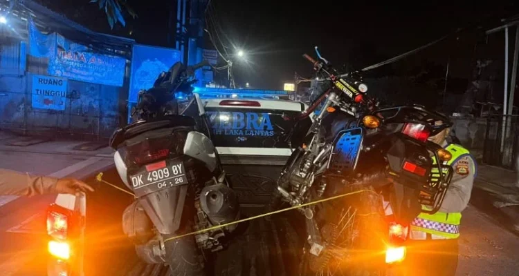 Kecelakaan Jalan Trengguli, kecelakaan Denpasar, kecelakaan Penatih, Denpasar Timur, Yamaha NMAX, Kawasaki KLX 150, adu jangkrik, kecelakaan motor, Satlantas Polresta Denpasar, Gakkum Satlantas, RSUD Wangaya, RSUD Dharma Yadnya, lalu lintas Denpasar.
