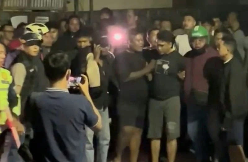 Denpasar, penusukan istri, suami tikam istri, kasus penusukan, kekerasan dalam rumah tangga, KDRT Denpasar, suami serang istri, mertua diserang pedang, warga Dangin Puri, Jalan Siulan, Banjar Buaji, Denpasar Timur, Polresta Denpasar, RSUP Prof Ngoerah, gangguan jiwa, kriminal Denpasar, berita Bali, kasus kriminal Bali