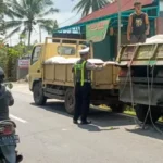 kecelakaan lalu lintas, Honda Brio, Mitsubishi Truck, kecelakaan Sangeh, Jalan Raya Sangeh–Grana, Sangeh, Abiansemal, Badung, sopir mengantuk, tabrakan mobil dan truk, luka ringan, Unit Laka Lantas Polres Badung, Lantas Abiansemal, kecelakaan Bali, Citizen Bali.