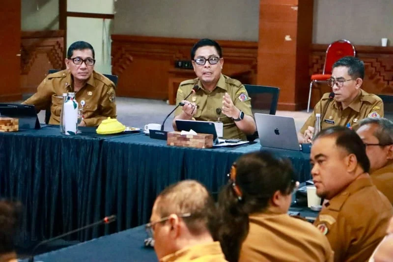 Wawali Arya Wibawa, I Kadek Agus Arya Wibawa, Pemkot Denpasar, TKPK Denpasar, penanggulangan kemiskinan, percepatan perlindungan sosial, Perlinsos Denpasar, kemiskinan Denpasar, pendataan KK, data sosial masyarakat, Pemkot Denpasar, Denpasar, Bali, OPD Denpasar, balai banjar, perlindungan sosial.