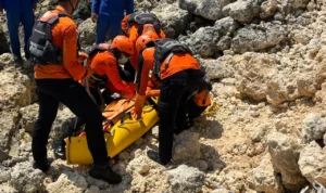 WNA Rusia, G Artem, Tanjung Mebulu, Pecatu, Kuta Selatan, Badung, WNA meninggal, SAR Denpasar, operasi pencarian, Pantai Nyang-Nyang, Kantor Pencarian dan Pertolongan Denpasar, Bali.