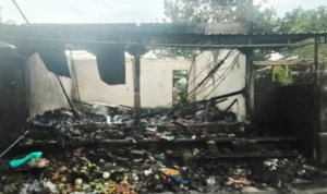 Kebakaran warung, warung sembako terbakar, Mambal, Abiansemal, Badung, korsleting listrik, kebakaran Badung, Diskarmat Badung, Polsek Abiansemal, kerugian Rp100 juta.