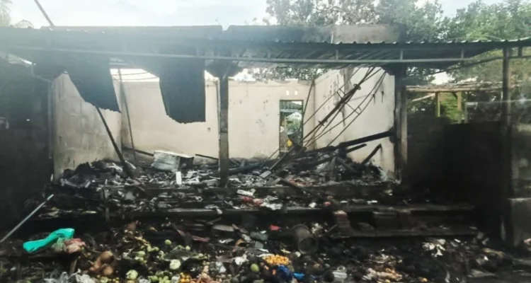 Kebakaran warung, warung sembako terbakar, Mambal, Abiansemal, Badung, korsleting listrik, kebakaran Badung, Diskarmat Badung, Polsek Abiansemal, kerugian Rp100 juta.