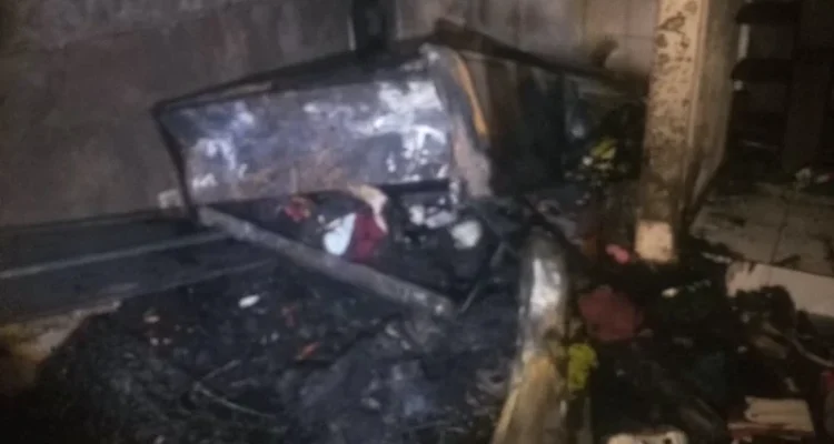Kebakaran Denpasar, kebakaran rumah, Denpasar Timur, Penatih Dangri, Perumahan Merta Sari, Jalan Siulan, korsleting listrik, kebakaran rumah warga, Damkar Denpasar, Polresta Denpasar, luka bakar, RS Dharma Yadnya, kebakaran Bali