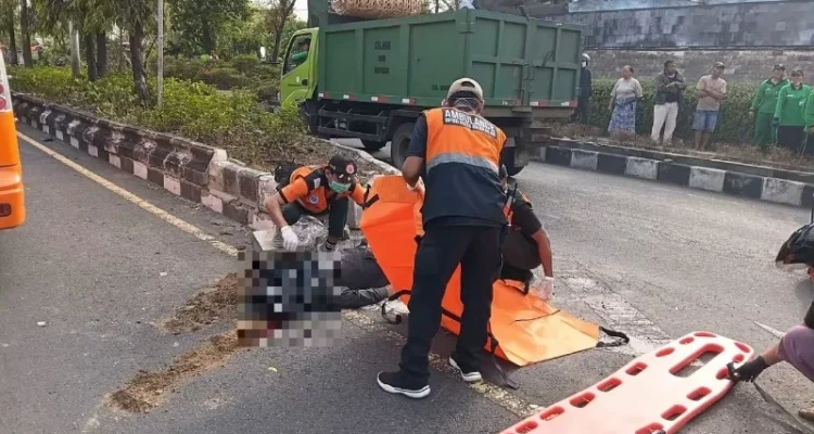 kecelakaan lalu lintas, kecelakaan Bypass Ngurah Rai, Bypass Ngurah Rai, Denpasar Timur, Kesiman Kertalangu, Patung Titi Banda, pengendara Nmax tewas, kecelakaan motor dan mobil, laka lantas Denpasar, Polresta Denpasar, Citizenbali.com