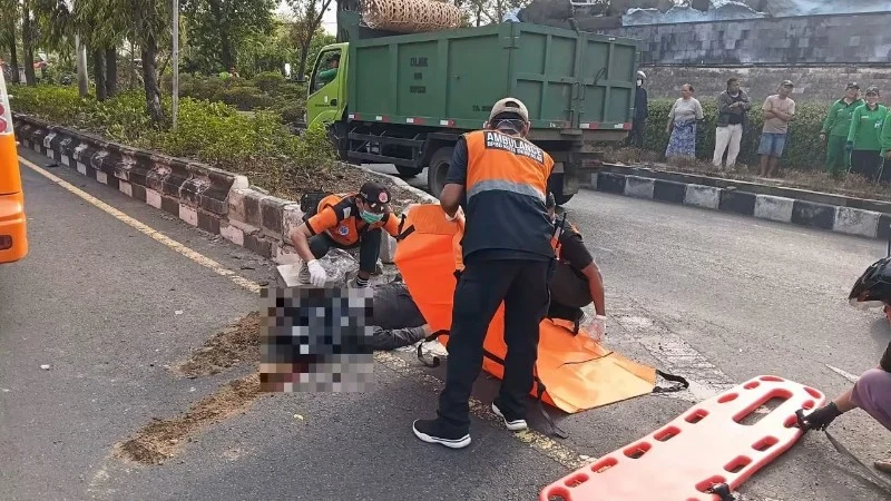 kecelakaan lalu lintas, kecelakaan Bypass Ngurah Rai, Bypass Ngurah Rai, Denpasar Timur, Kesiman Kertalangu, Patung Titi Banda, pengendara Nmax tewas, kecelakaan motor dan mobil, laka lantas Denpasar, Polresta Denpasar, Citizenbali.com