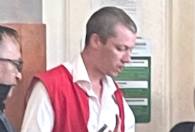 Yuriy Khalilov, WN Kazakhstan, bule Kazakhstan, kokain Bali, 2,5 kg kokain, narkotika Bali, PN Denpasar, Pengadilan Negeri Denpasar, kasus narkotika, koper hijau, Polandia Bali, USD 1.000, Bea Cukai Ngurah Rai, Bandara Ngurah Rai, sidang narkotika.
