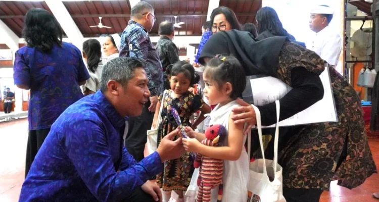 Anak Terlantar Bali, Dokumen Kependudukan, Kejati Bali, Jaksa Pengacara Negara, JPN, Identitas Hukum Anak, Akta Kelahiran, NIK, KK, KIA, Gubernur Bali, I Wayan Koster, Nari Graha, Perlindungan Anak, CitizenBali.com