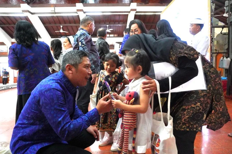 Anak Terlantar Bali, Dokumen Kependudukan, Kejati Bali, Jaksa Pengacara Negara, JPN, Identitas Hukum Anak, Akta Kelahiran, NIK, KK, KIA, Gubernur Bali, I Wayan Koster, Nari Graha, Perlindungan Anak, CitizenBali.com