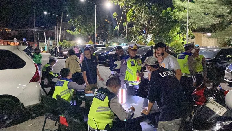 Polres Badung, KRYD, razia kendaraan, knalpot brong, Tibubeneng, Kuta Utara, Badung, WNA, WNI, lalu lintas, kamtibmas.