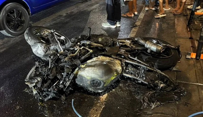 WNA Ukraina, bule Ukraina, kecelakaan tunggal, motor sport terbakar, motor terbakar, Jalan Pantai Berawa, Tibubeneng, Kuta Utara, Badung, Kasih Ibu General Hospital, Polsek Kuta Utara, Polres Badung, Diskarmat Badung, kecelakaan WNA, Bali.