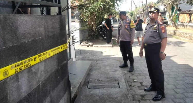 Teror molotov, bom molotov, Pererenan, Mengwi, Badung, aksi teror, pelemparan molotov, CCTV, Yamaha Nmax, pelaku ninja, Polsek Mengwi, Polres Badung, surat penagihan utang, Harsa Construction, utang Rp750 juta, Bali.