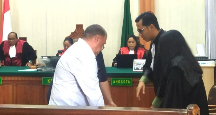 Darren Granville Craig, WN Inggris, bule Inggris, hasis, narkotika, hasis Thailand, PN Denpasar, Pengadilan Negeri Denpasar, vonis 6 tahun, narkotika Bali, Kejati Bali, Bandara Ngurah Rai, Cemagi, Badung