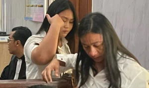 IMG_0196 Dua terdakwa WN Thailand, Mayuree Prasomtong dan Nontiya Janpech, didampingi penasihat hukum saat menjalani sidang putusan di Pengadilan Negeri Denpasar, Kamis (24/9/2026). Keduanya masing-masing divonis tujuh tahun penjara terkait kasus impor dan penyalahgunaan narkotika jenis hasis.